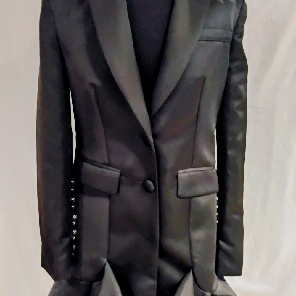 AKIRA Black Ruffle-Hem Tailored Blazer